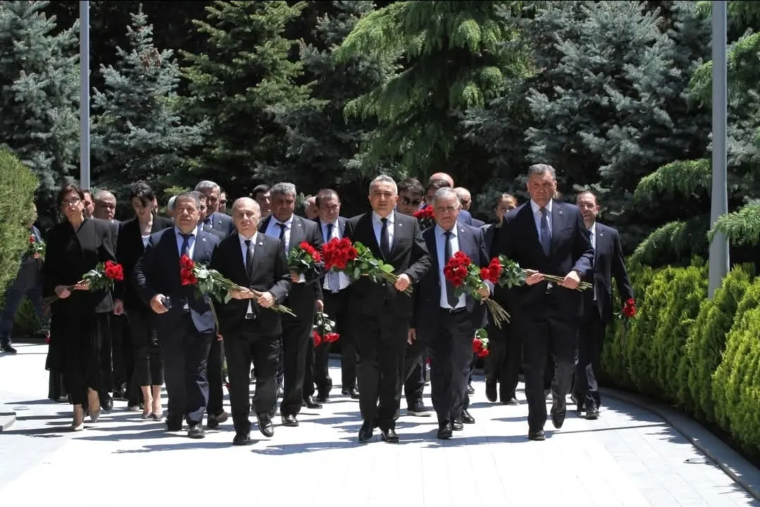 Ümummilli Lider Heydər Əliyevin xatirəsi dərin ehtiramla yad edilib.
