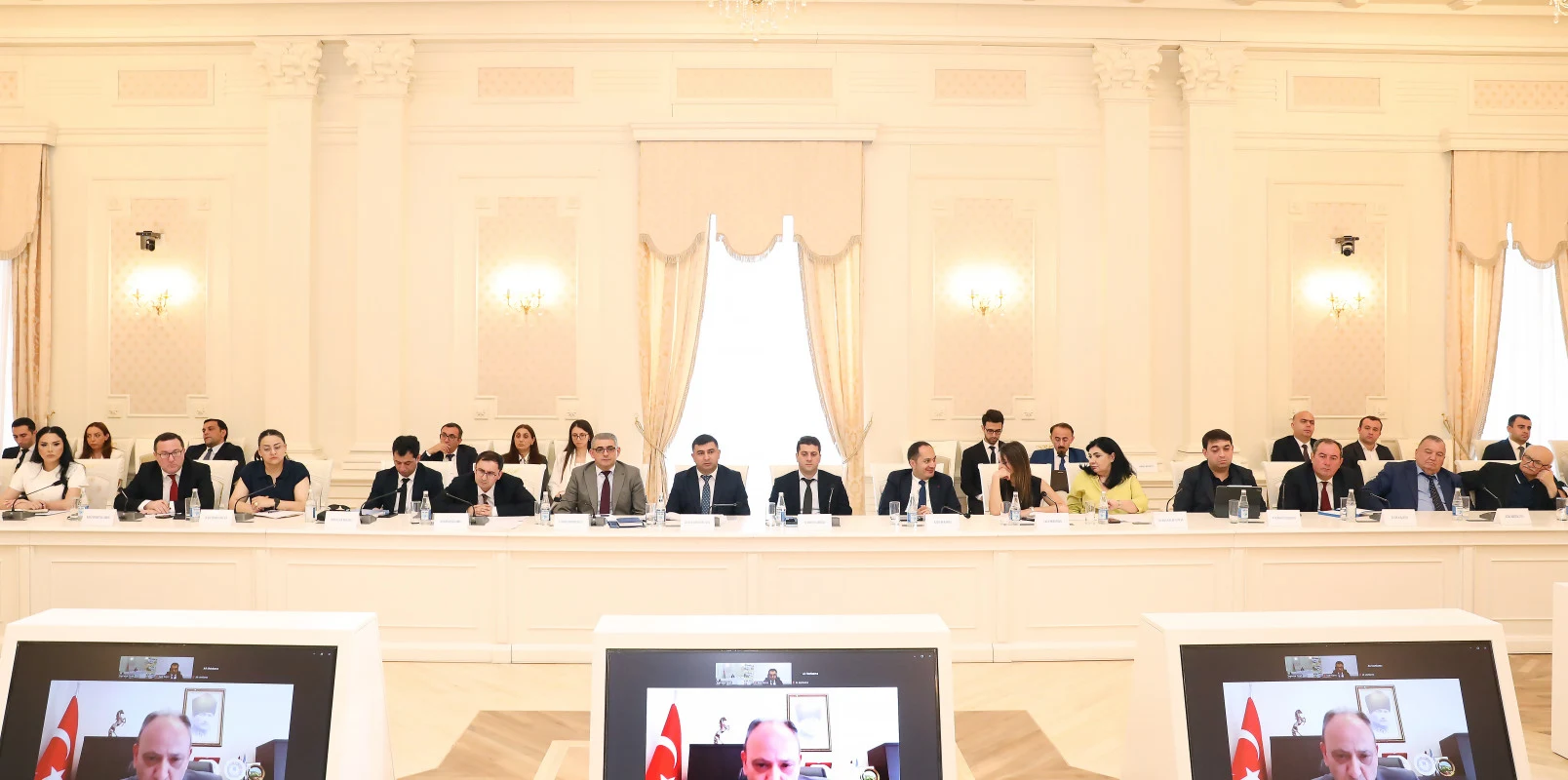 Ali Məhkəmədə etimad hüququnun qorunması və inzibati praktikada bərabər yanaşma müzakirə olunub.